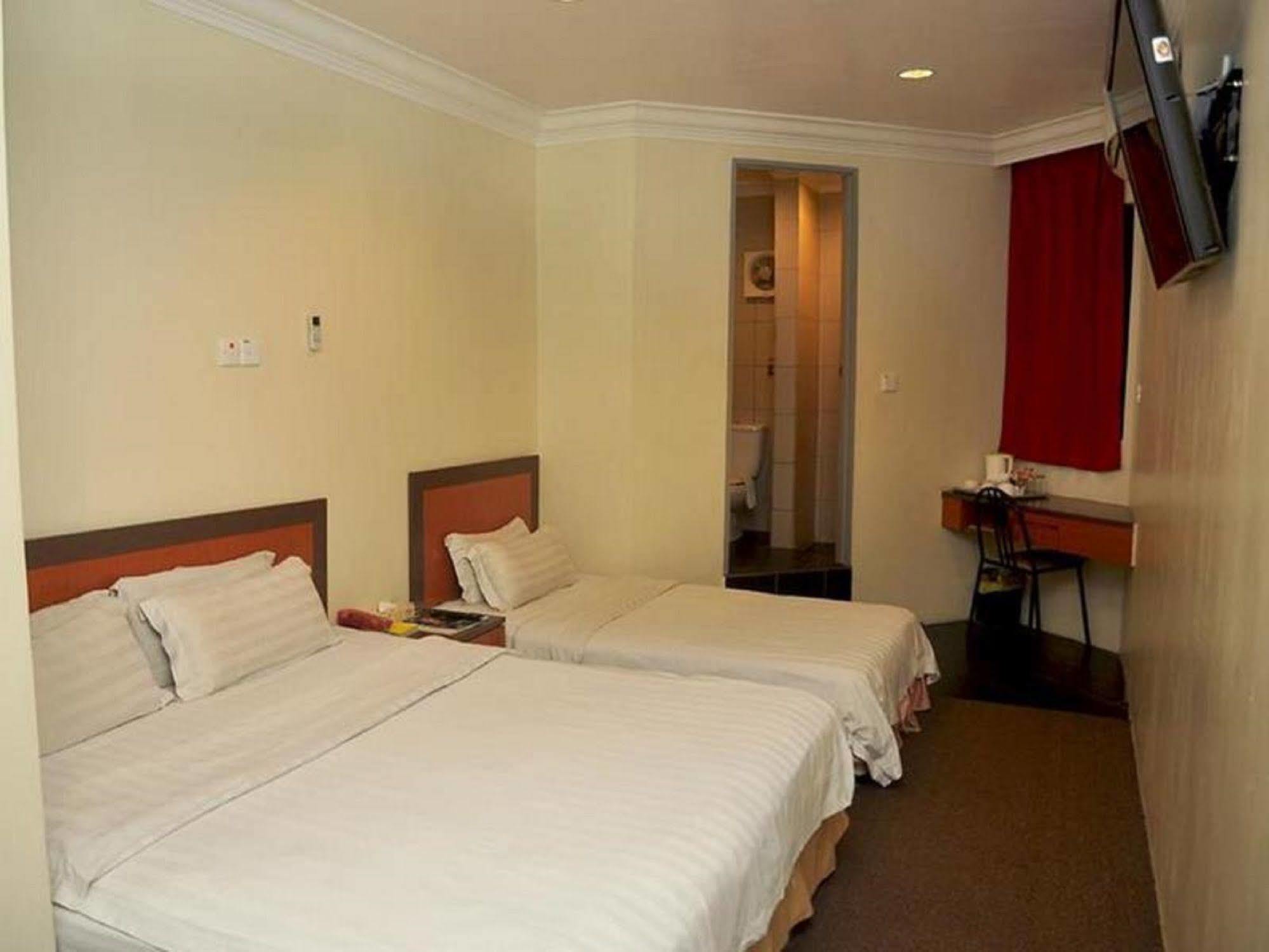 Hotel Deleeton Kota Kinabalu Exterior foto